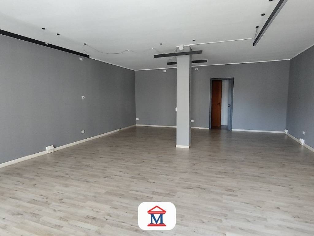 negozio in affitto ad Almè