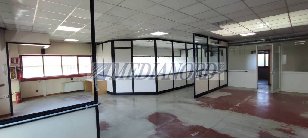 locale commerciale in affitto ad Almenno San Bartolomeo
