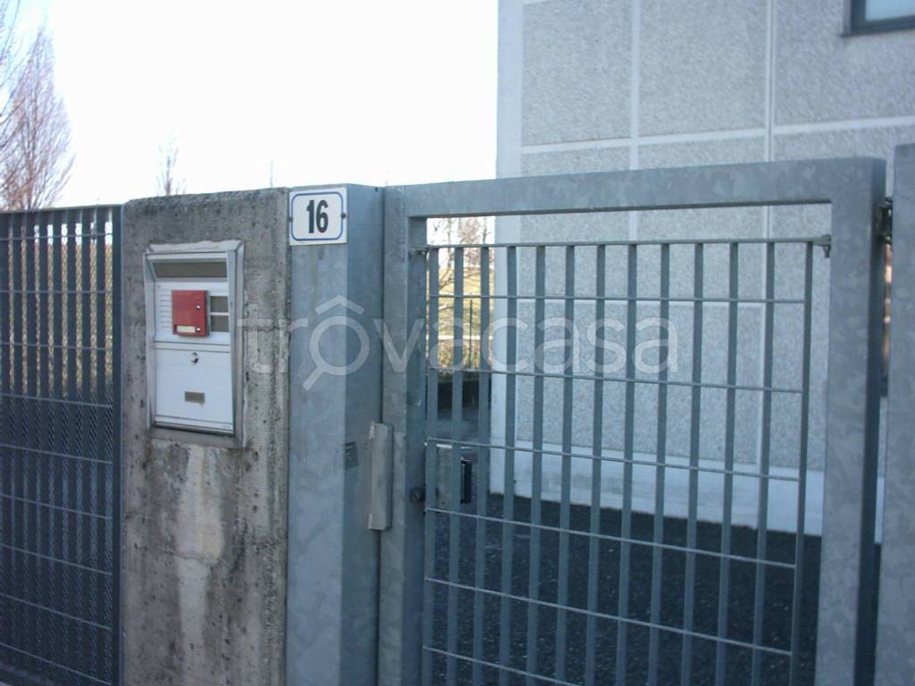 locale commerciale in affitto ad Almenno San Bartolomeo