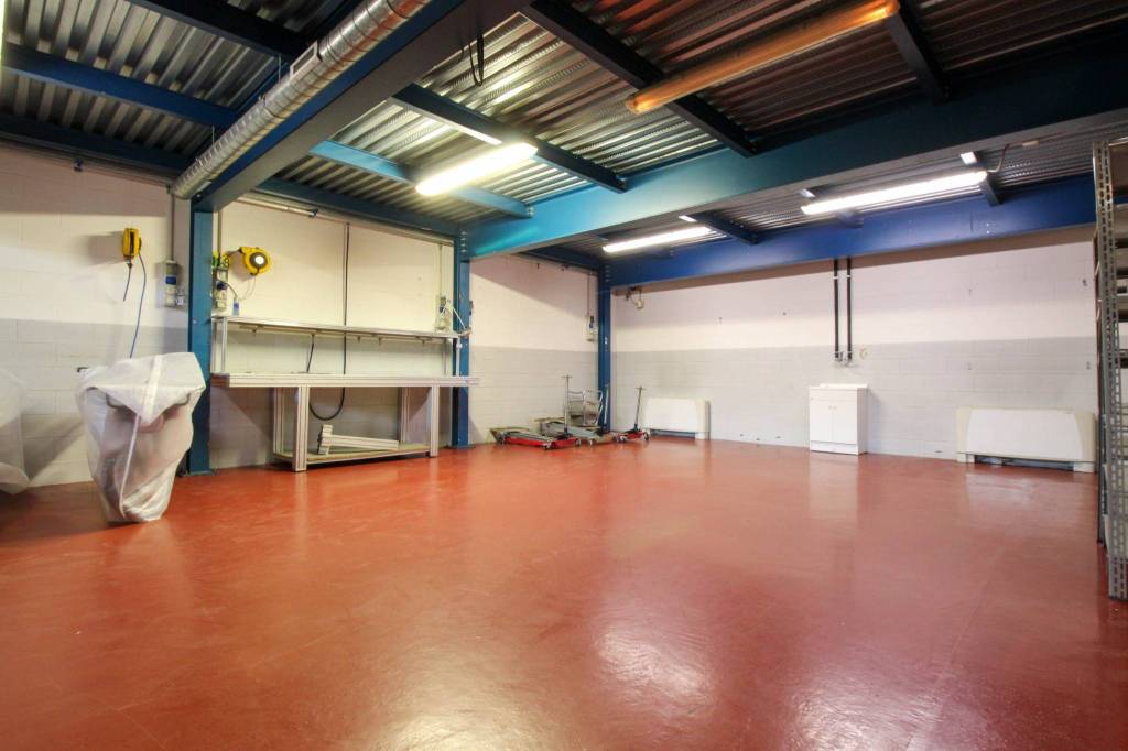 locale commerciale in affitto ad Almenno San Bartolomeo