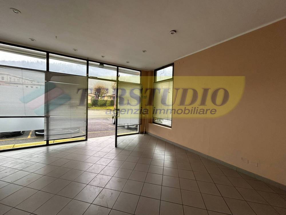 negozio in affitto ad Almenno San Bartolomeo