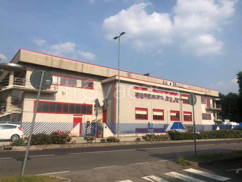 locale commerciale in affitto ad Almenno San Bartolomeo