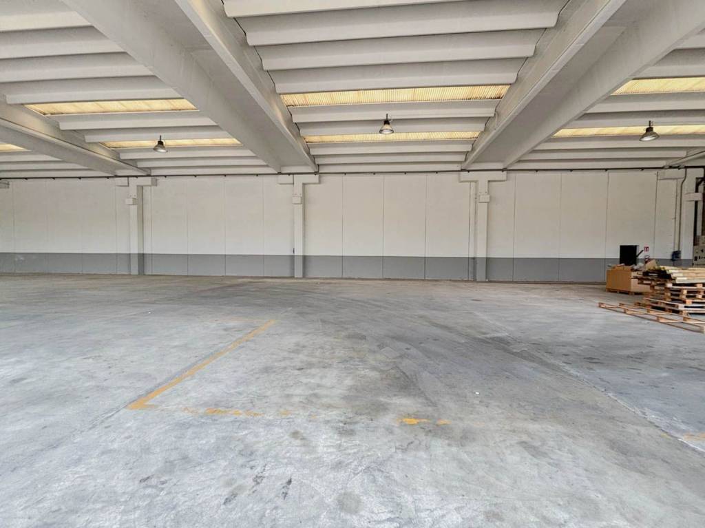 locale commerciale in affitto ad Almenno San Bartolomeo