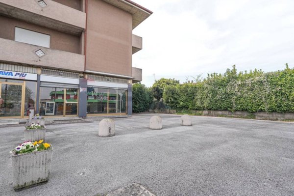 locale commerciale in affitto ad Almenno San Bartolomeo