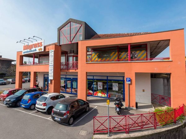 negozio in affitto ad Almenno San Salvatore