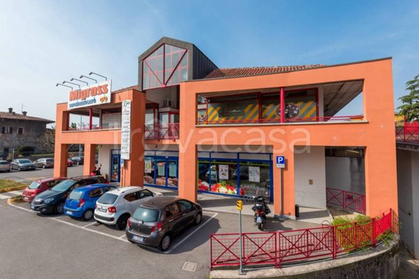 negozio in affitto ad Almenno San Salvatore