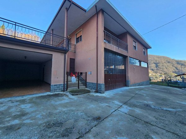 locale commerciale in affitto ad Almenno San Salvatore