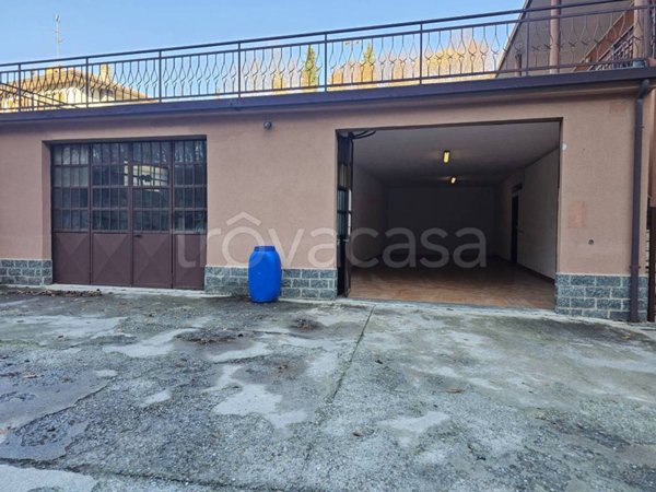 locale commerciale in affitto ad Almenno San Salvatore