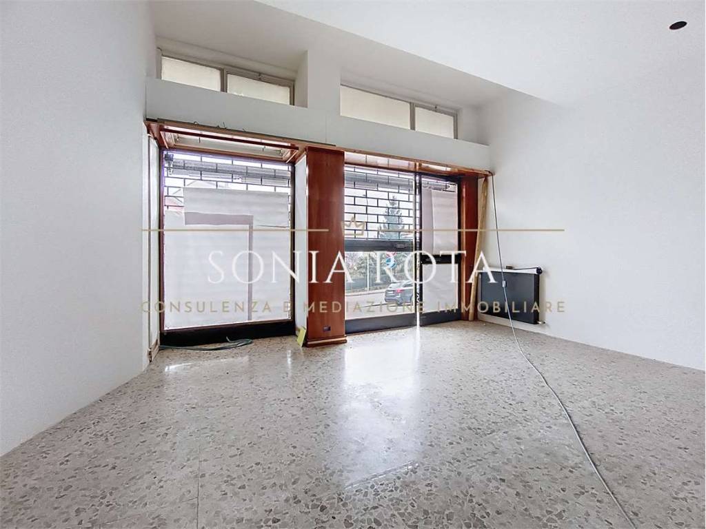 negozio in affitto ad Almenno San Salvatore