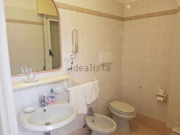 negozio in affitto ad Alzano Lombardo in zona Monte di Nese