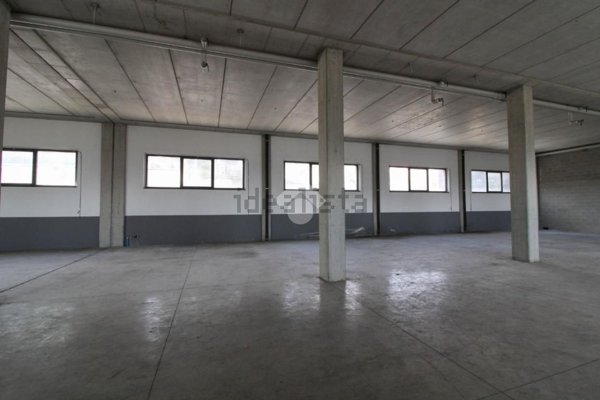 capannone in affitto ad Alzano Lombardo