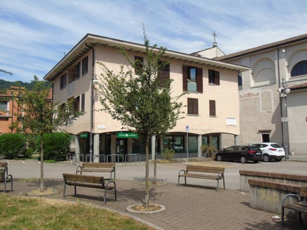 negozio in affitto ad Alzano Lombardo