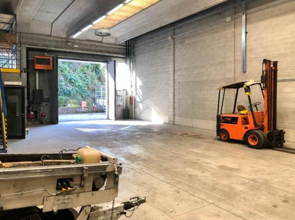 locale commerciale in affitto ad Alzano Lombardo