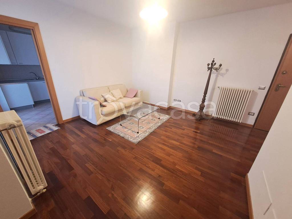 appartamento in affitto ad Alzano Lombardo