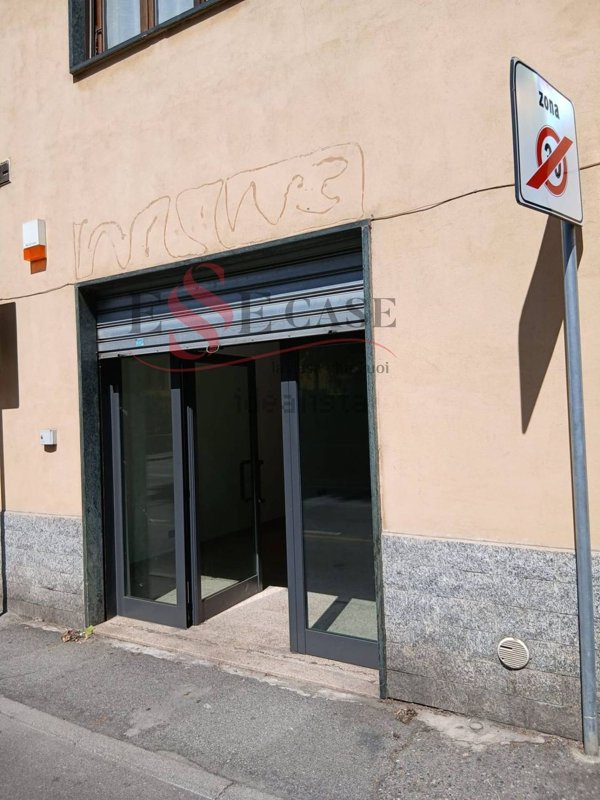 negozio in affitto ad Alzano Lombardo