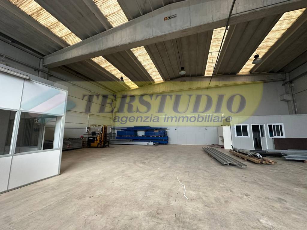 ufficio in affitto ad Ambivere