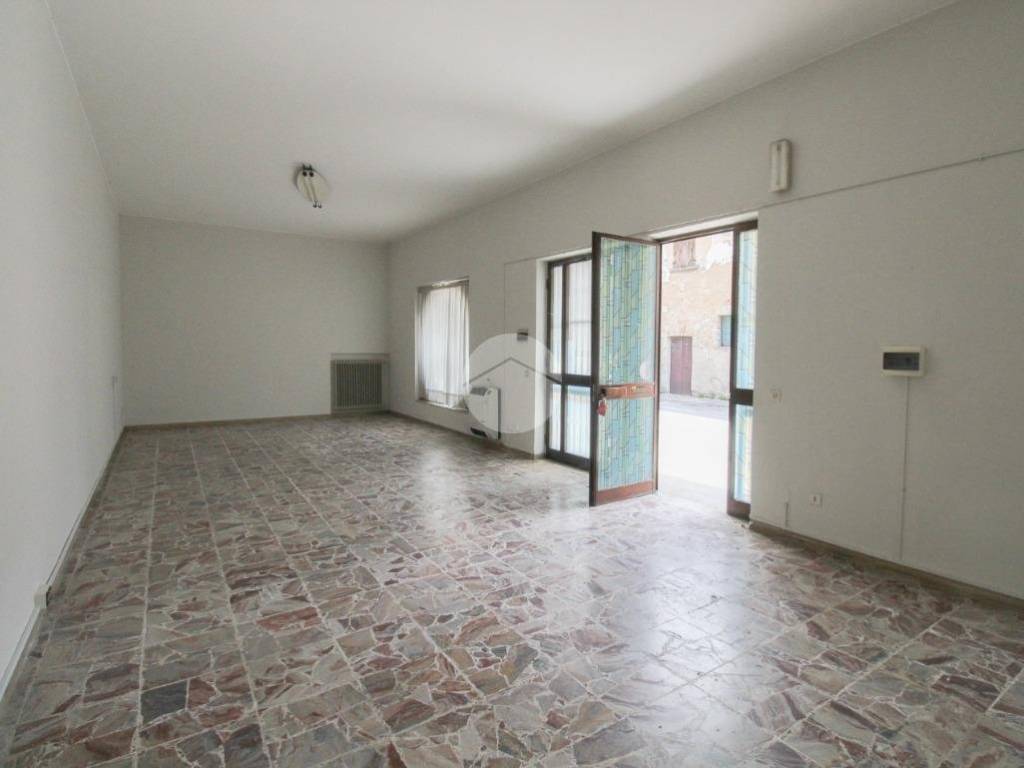 negozio in affitto ad Antegnate