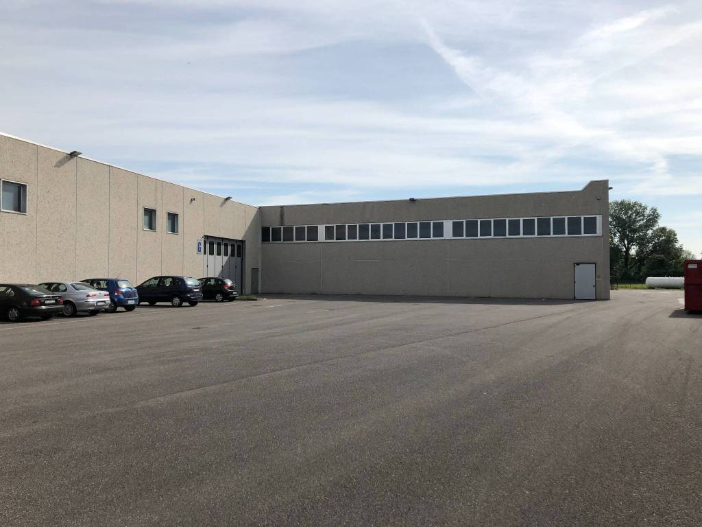 locale commerciale in affitto ad Arzago d'Adda