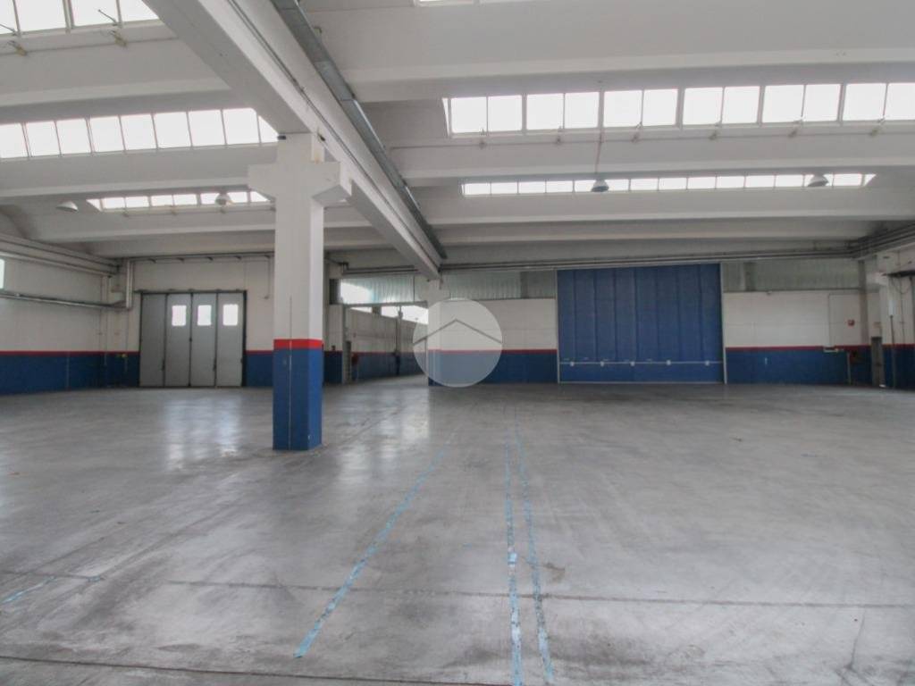 locale commerciale in affitto ad Arzago d'Adda