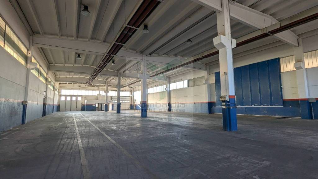 locale commerciale in affitto ad Arzago d'Adda