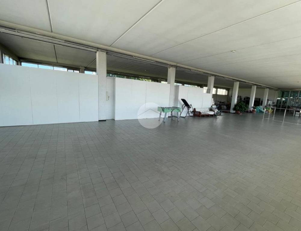 locale commerciale in affitto ad Azzano San Paolo