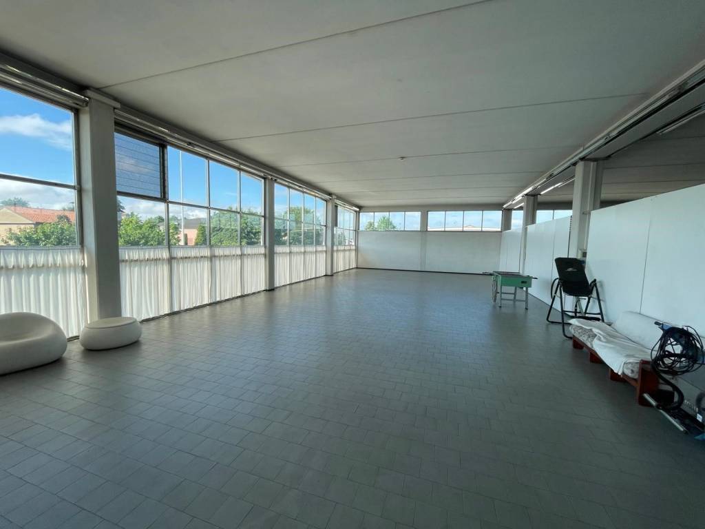locale commerciale in affitto ad Azzano San Paolo