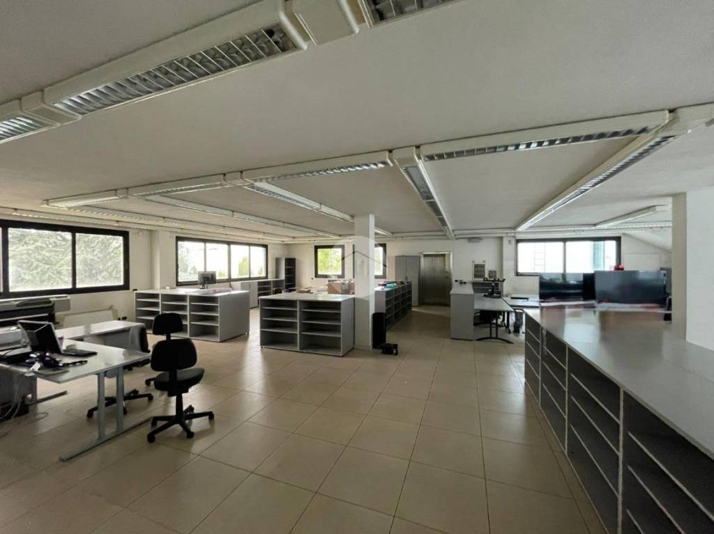 ufficio in affitto ad Azzano San Paolo