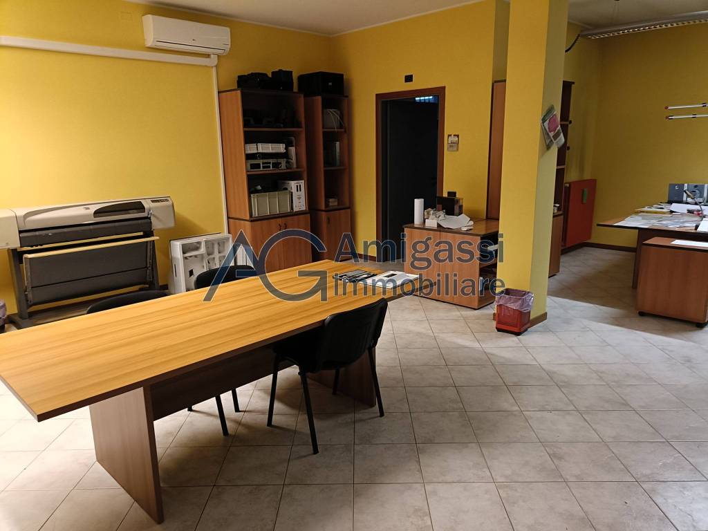 ufficio in affitto ad Azzano San Paolo