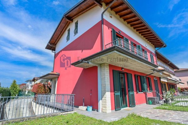 casa indipendente in affitto ad Azzano San Paolo