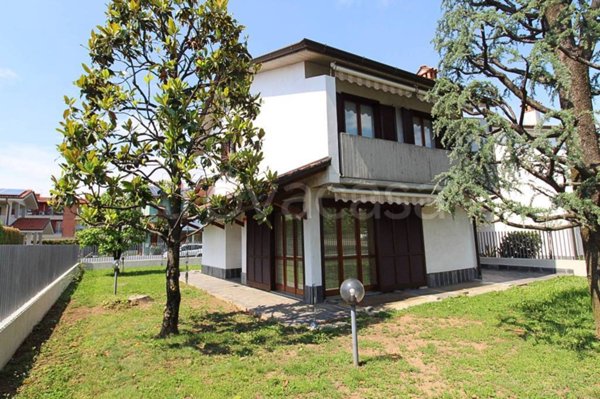 casa indipendente in affitto ad Azzano San Paolo