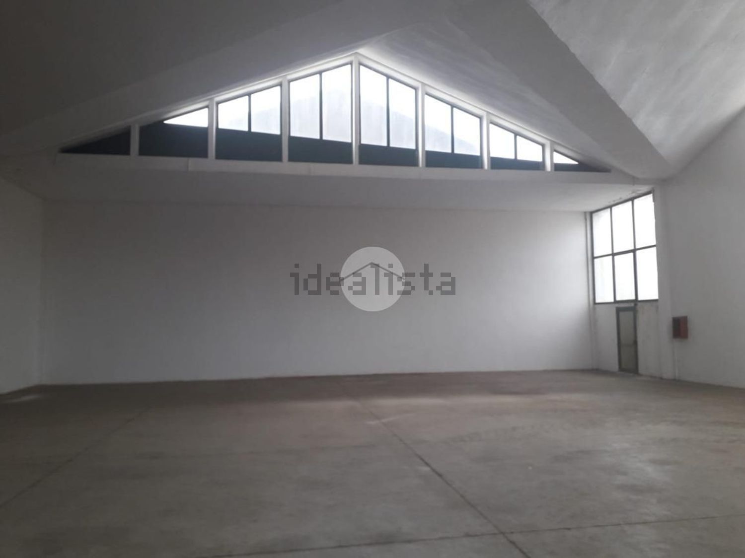 locale di sgombero in affitto ad Azzano San Paolo