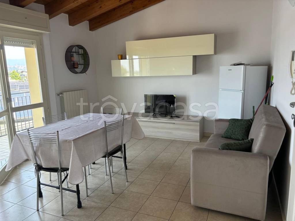 appartamento in affitto ad Azzano San Paolo