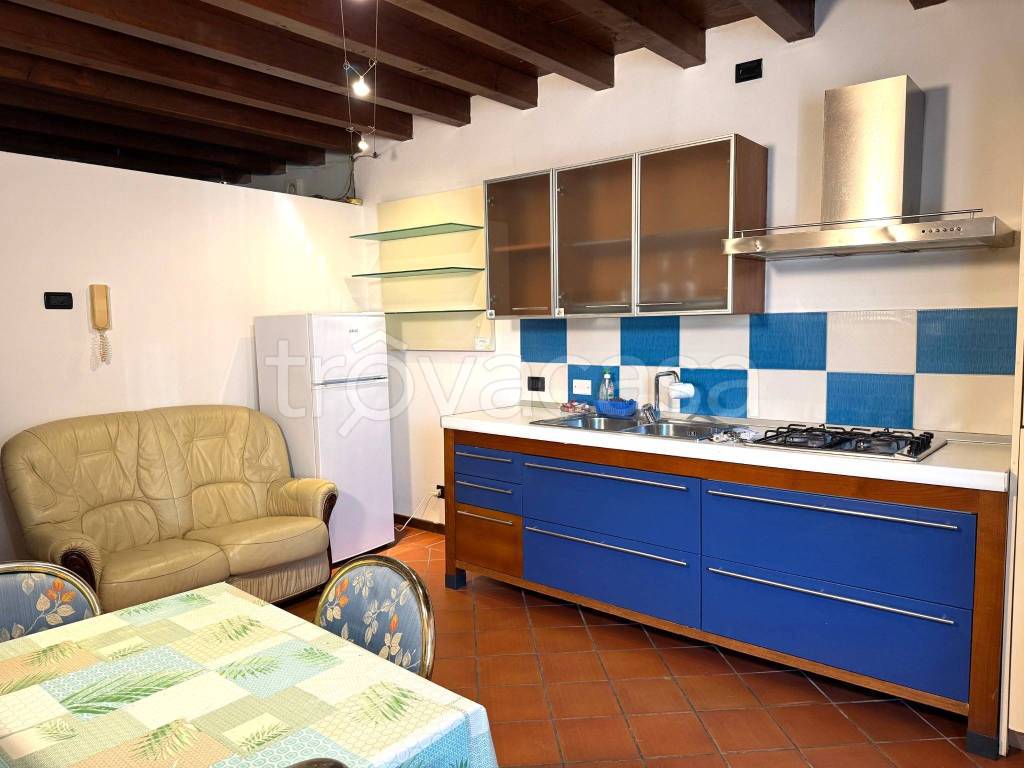 appartamento in affitto ad Azzano San Paolo
