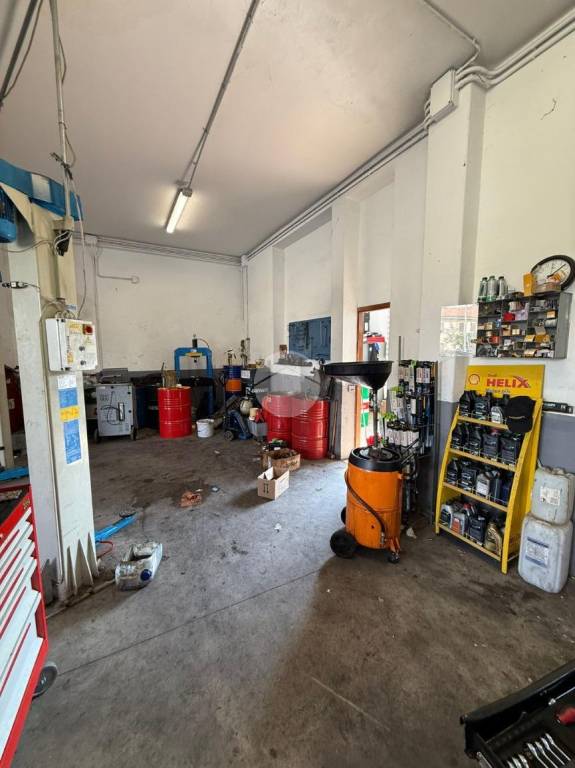 negozio in affitto ad Azzano San Paolo