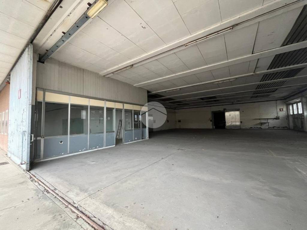 locale commerciale in affitto ad Azzano San Paolo