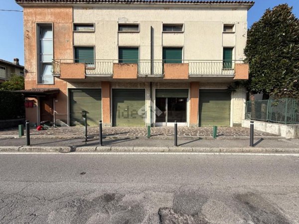 locale commerciale in affitto ad Azzano San Paolo
