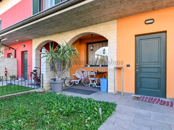 casa indipendente in affitto ad Azzano San Paolo