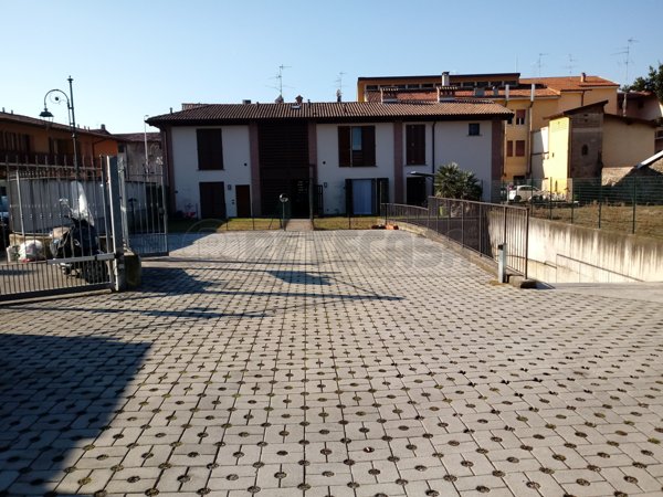 appartamento in affitto ad Azzano San Paolo