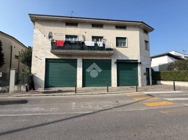 negozio in affitto ad Azzano San Paolo