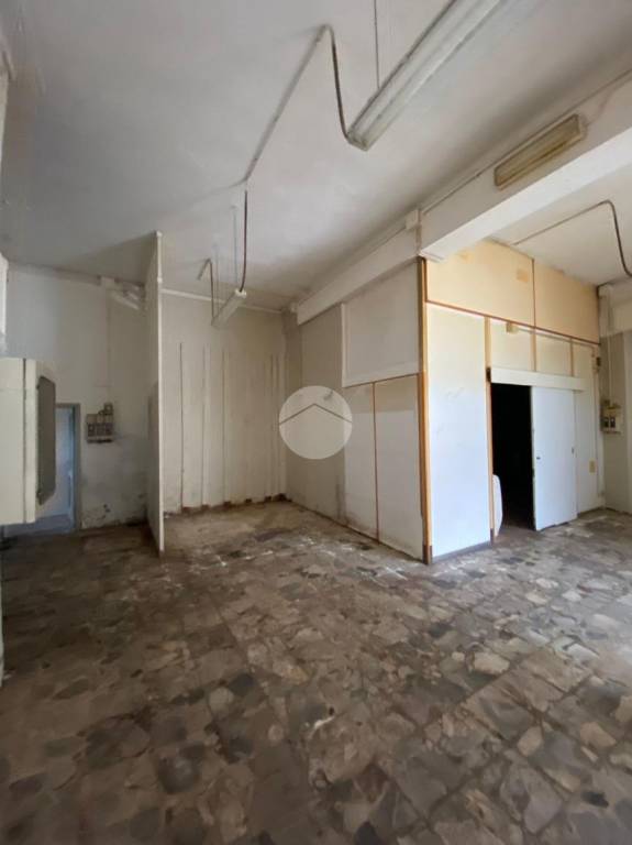 negozio in affitto ad Azzano San Paolo