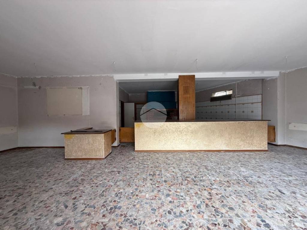 negozio in affitto ad Azzano San Paolo