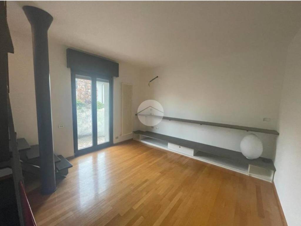 ufficio in affitto ad Azzano San Paolo