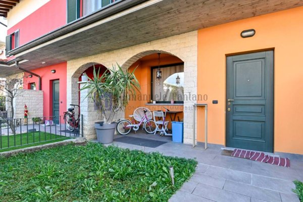 casa indipendente in affitto ad Azzano San Paolo