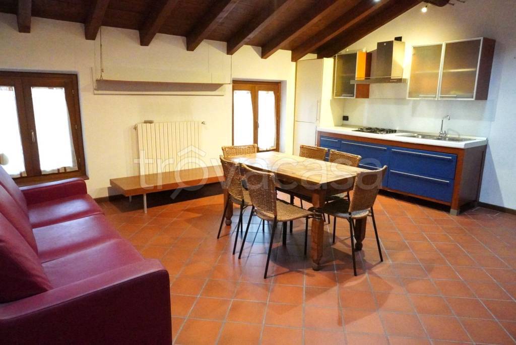 appartamento in affitto ad Azzano San Paolo