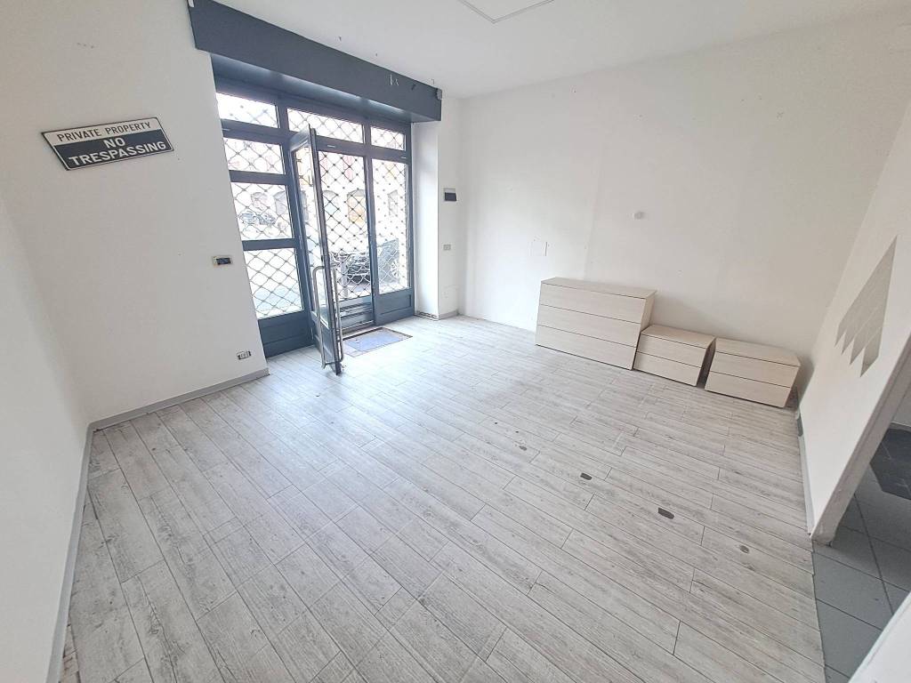 negozio in affitto ad Azzano San Paolo