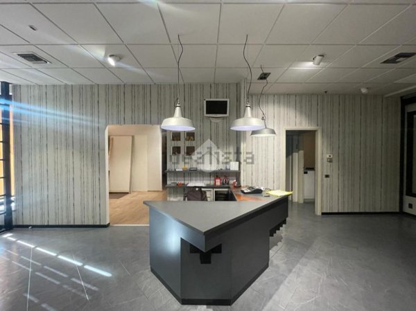 negozio in affitto ad Azzano San Paolo
