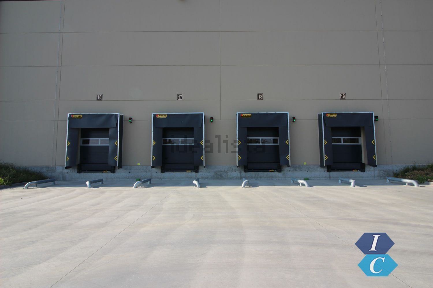 capannone in affitto ad Azzano San Paolo