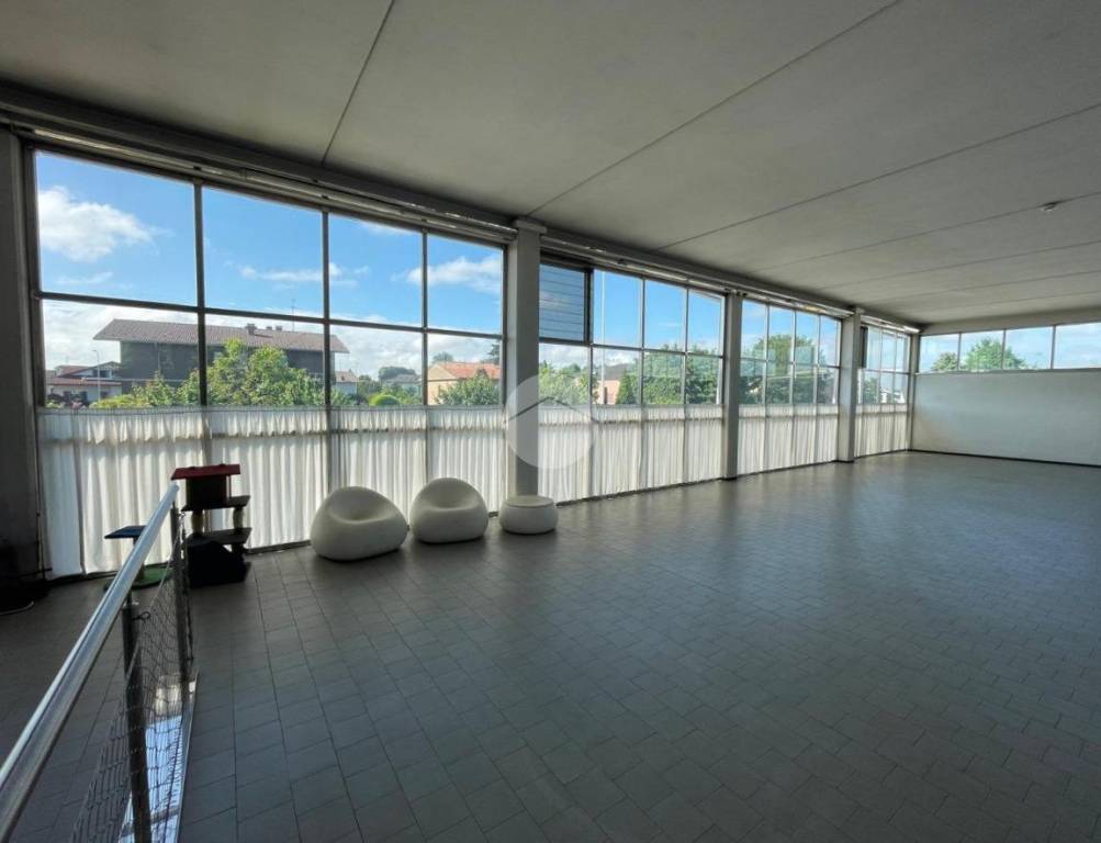 locale commerciale in affitto ad Azzano San Paolo