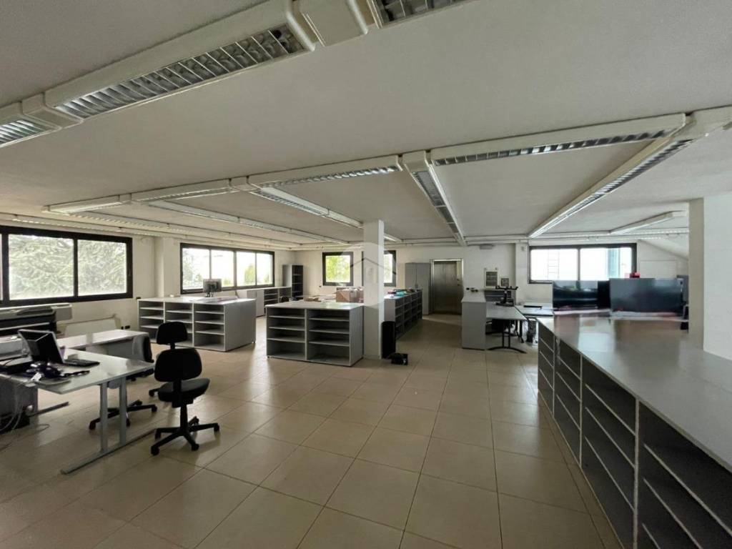ufficio in affitto ad Azzano San Paolo