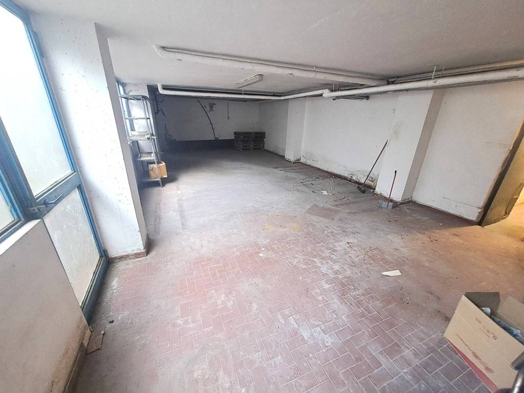 locale commerciale in affitto ad Azzano San Paolo